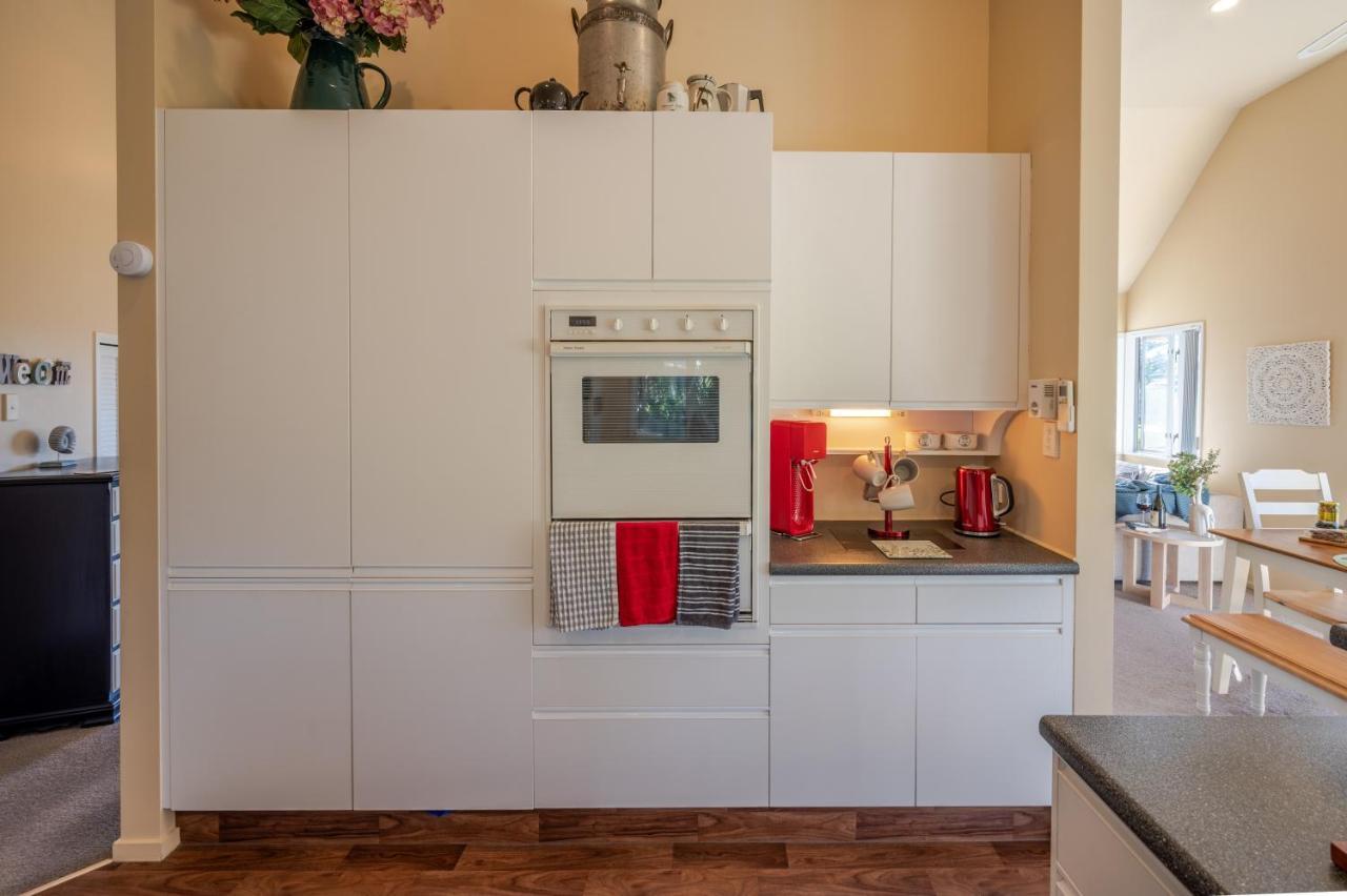 Rose On The Bay - Akaroa Holiday Home מראה חיצוני תמונה
